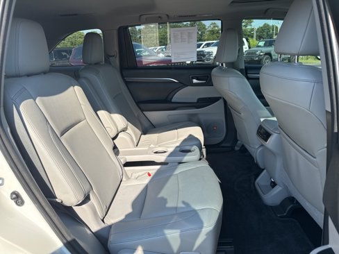 Used 2015 Toyota Highlander Limited image 22