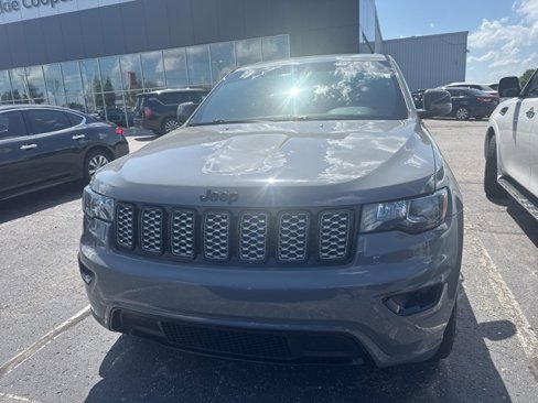 Used 2020 Jeep Grand Cherokee Altitude image 2