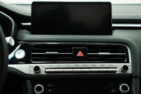 Used 2025 Genesis G70 2.5T image 33