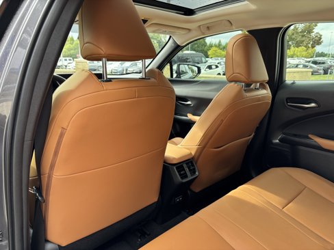 Used 2022 Lexus UX 250h w/ Premium Package image 33