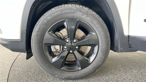 Used 2019 Jeep Cherokee Latitude Plus image 14