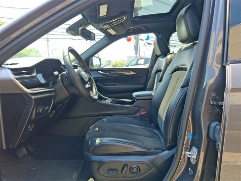 Used 2023 Jeep Grand Cherokee L Laredo image 17