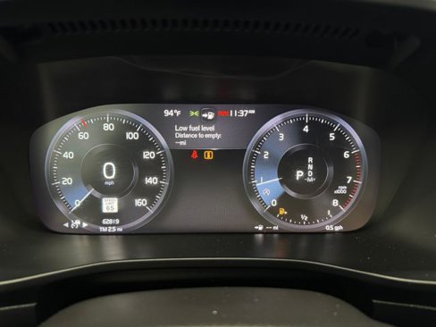 Used 2019 Volvo XC40 T5 R-Design image 2