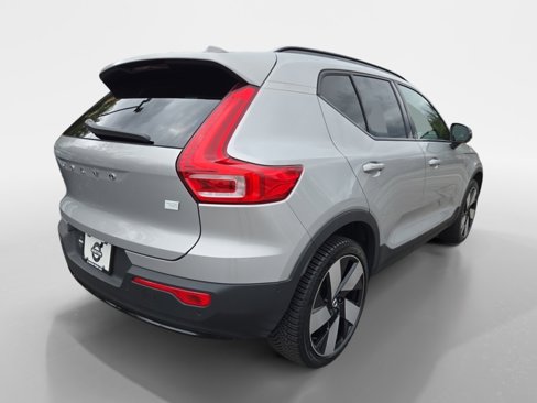 Certified 2023 Volvo XC40 Recharge Ultimate image 3