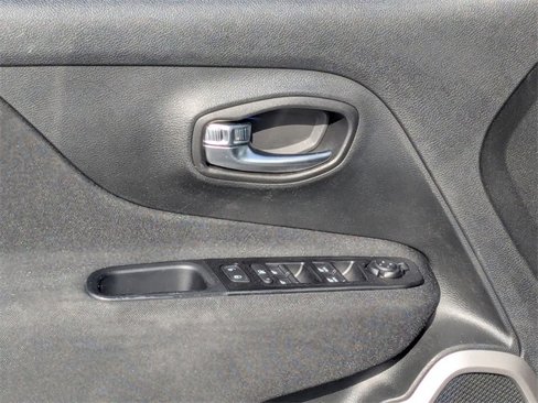 Used 2021 Jeep Renegade Latitude w/ Sun & Sound Group image 12