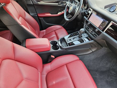 Used 2024 Porsche Macan image 21