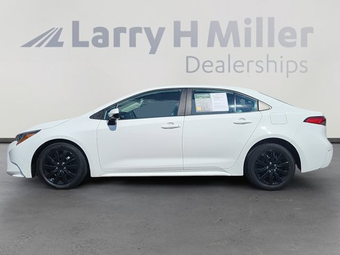 Used 2023 Toyota Corolla LE image 2