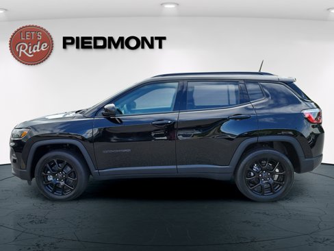 New 2026 Jeep Compass Latitude image 9
