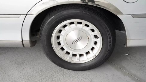 Used 1998 Lincoln Town Car Executive image 22