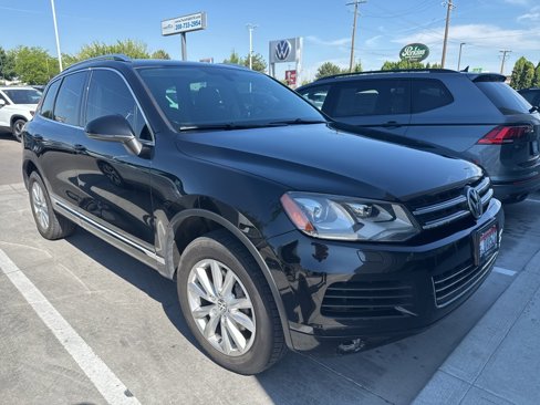 Used 2014 Volkswagen Touareg Sport image 1