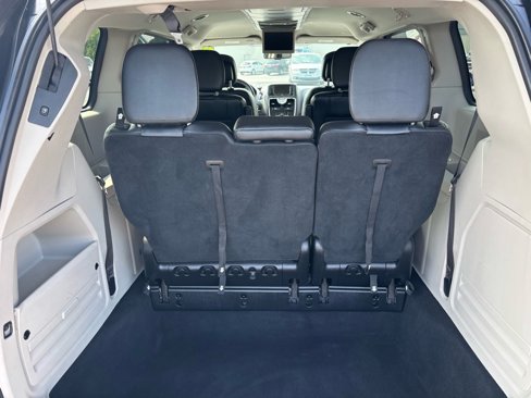 Used 2016 Chrysler Town & Country Touring image 23