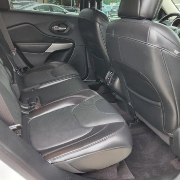 Used 2017 Jeep Cherokee Overland image 14