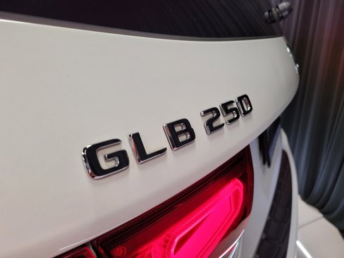 Used 2020 Mercedes-Benz GLB 250 w/ Premium Package image 62