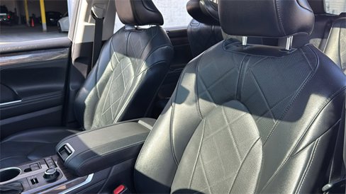 Used 2021 Toyota Highlander Platinum image 31