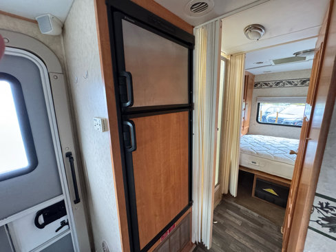 Used 2006 Ford E-450 and Econoline 450 image 24