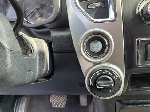Used 2018 Nissan Titan S image 32
