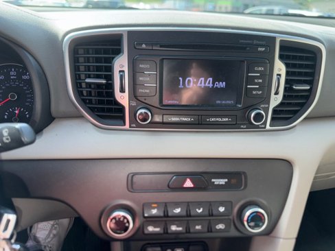 Used 2018 Kia Sportage LX image 17