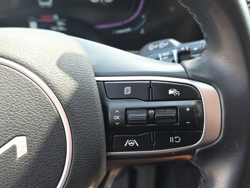 Used 2024 Kia Sportage EX image 16