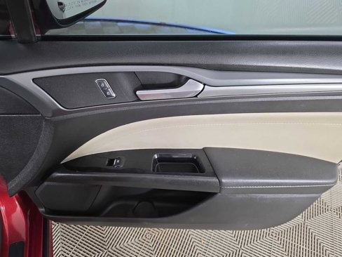 Used 2016 Ford Fusion Titanium image 28