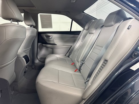 Used 2016 Toyota Camry XLE image 12