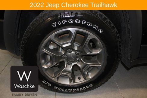 Used 2022 Jeep Cherokee Trailhawk image 10