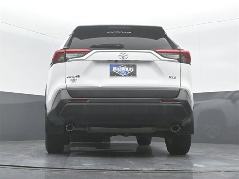 Used 2022 Toyota RAV4 XLE image 22