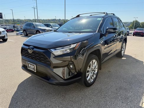 Used 2023 Toyota RAV4 XLE Premium image 7