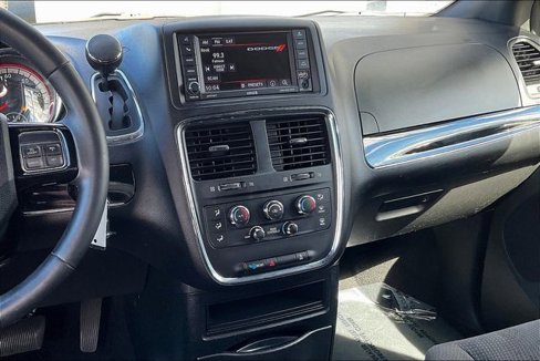Used 2018 Dodge Grand Caravan SE image 6