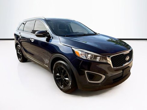 Used 2016 Kia Sorento LX image 3