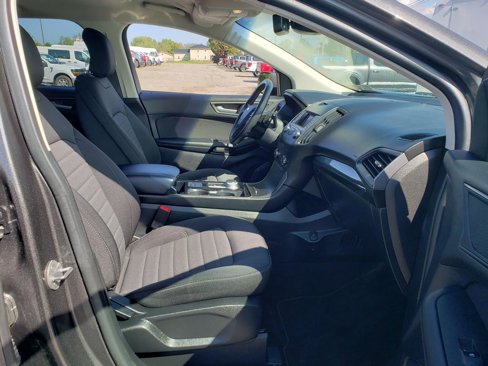 Used 2019 Ford Edge SE image 16