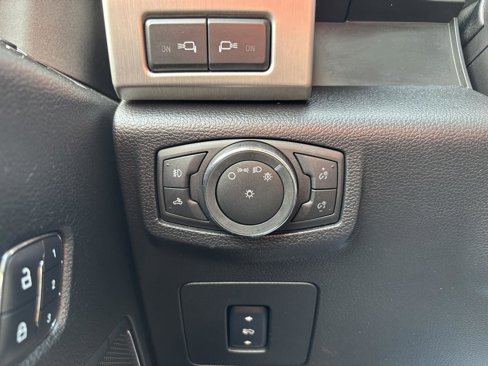 Used 2015 Ford F150 Platinum w/ Equipment Group 701A Luxury image 34