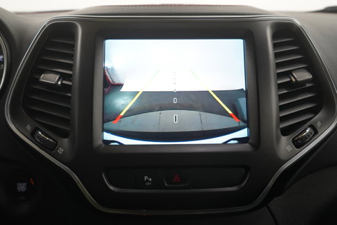 Used 2019 Jeep Cherokee Trailhawk w/ Cold Weather Group image 26