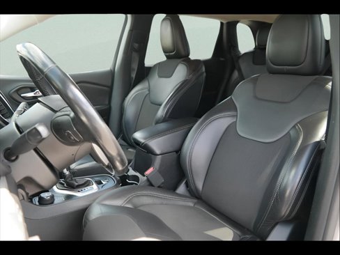 Used 2018 Jeep Cherokee Latitude Plus w/ Cold Weather Group image 10