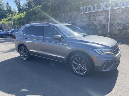 Certified 2022 Volkswagen Tiguan SE w/ Panoramic Sunroof Package image 6