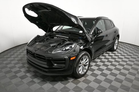 Certified 2025 Porsche Macan image 35