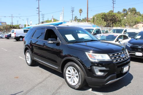 Used 2016 Ford Explorer XLT w/ Equipment Group 202A image 2