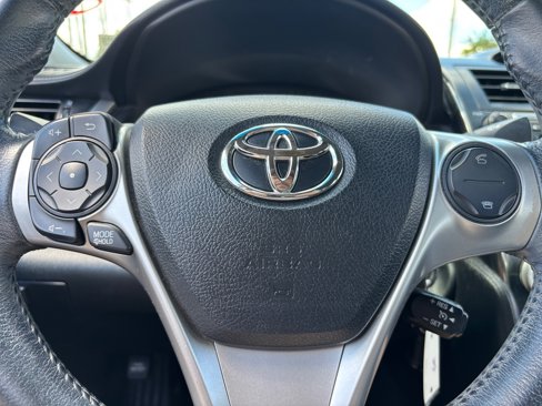 Used 2014 Toyota Camry L image 35