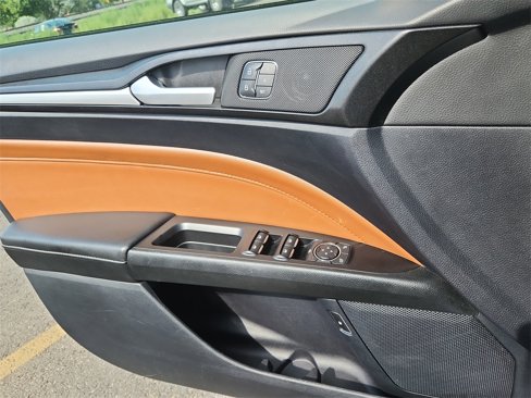 Used 2020 Ford Fusion Titanium image 9