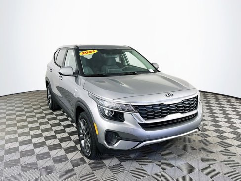 Used 2021 Kia Seltos LX image 2