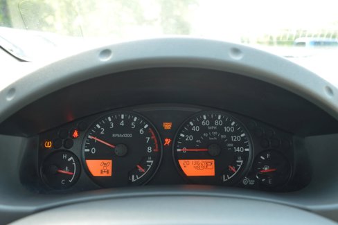 Used 2010 Nissan Frontier SE image 35
