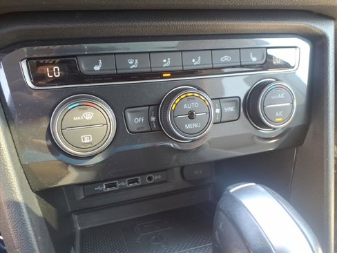 Used 2020 Volkswagen Tiguan SE w/ Panoramic Sunroof Package image 17