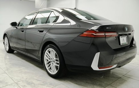 Used 2024 BMW 530i xDrive w/ Premium Package image 7