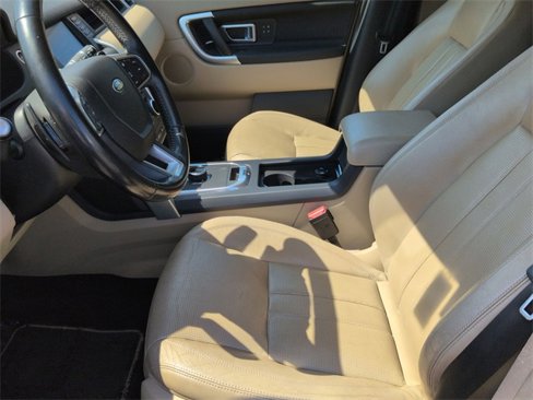 Used 2017 Land Rover Discovery Sport HSE image 21