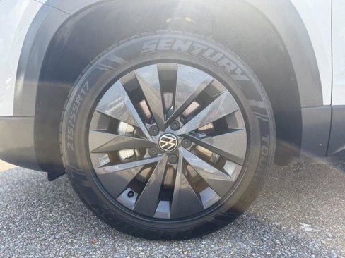 Used 2022 Volkswagen Taos S image 12