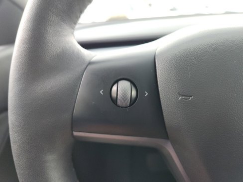 Used 2020 Tesla Model Y Long Range image 34