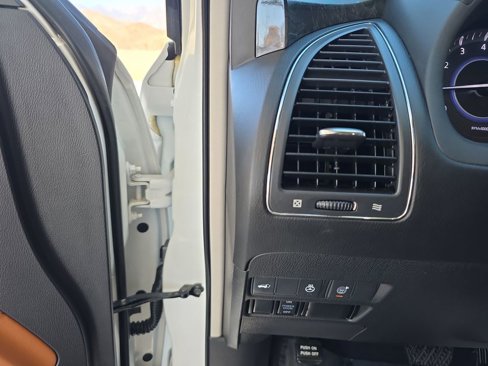 Used 2018 INFINITI QX80 4WD w/ Deluxe Technology Package image 18