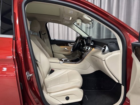 Used 2017 Mercedes-Benz GLC 300 4MATIC image 7
