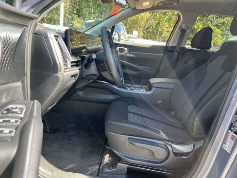 Used 2025 Kia Sorento LX image 10