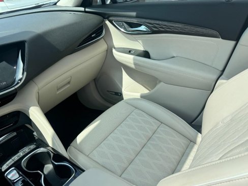 Used 2023 Buick Envision Avenir image 11