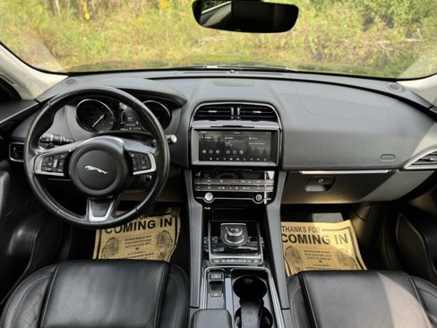 Used 2020 Jaguar F-PACE Prestige image 23